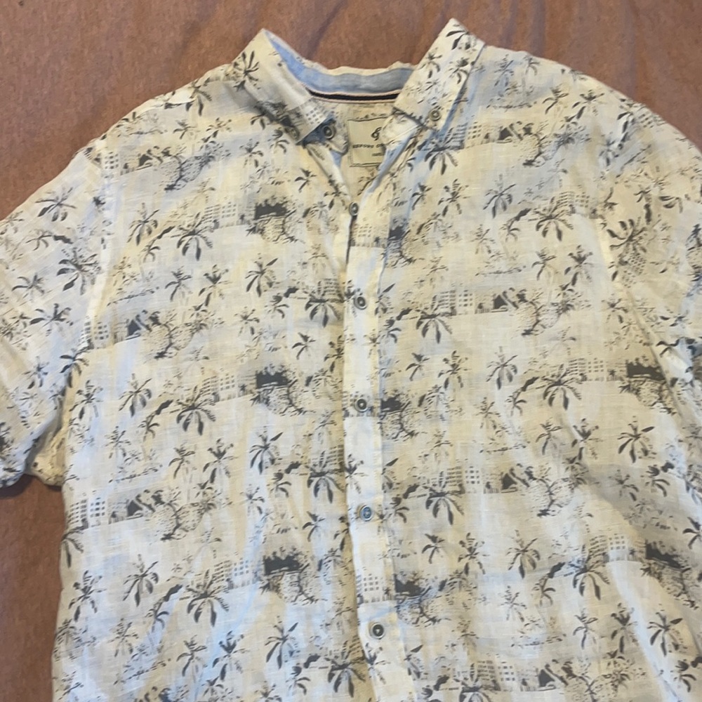 Report collection Hawaiian print button up